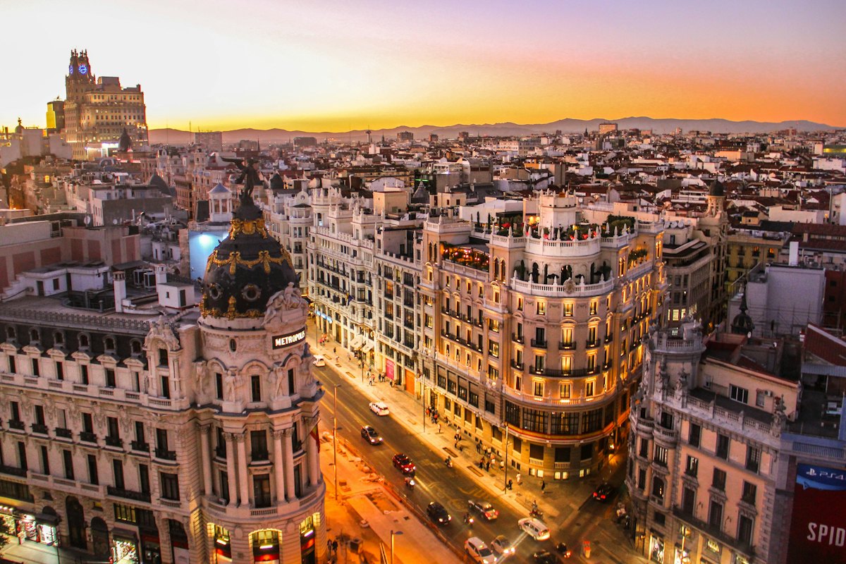 Estudiar en España siendo extranjero: vías, plazos y becas